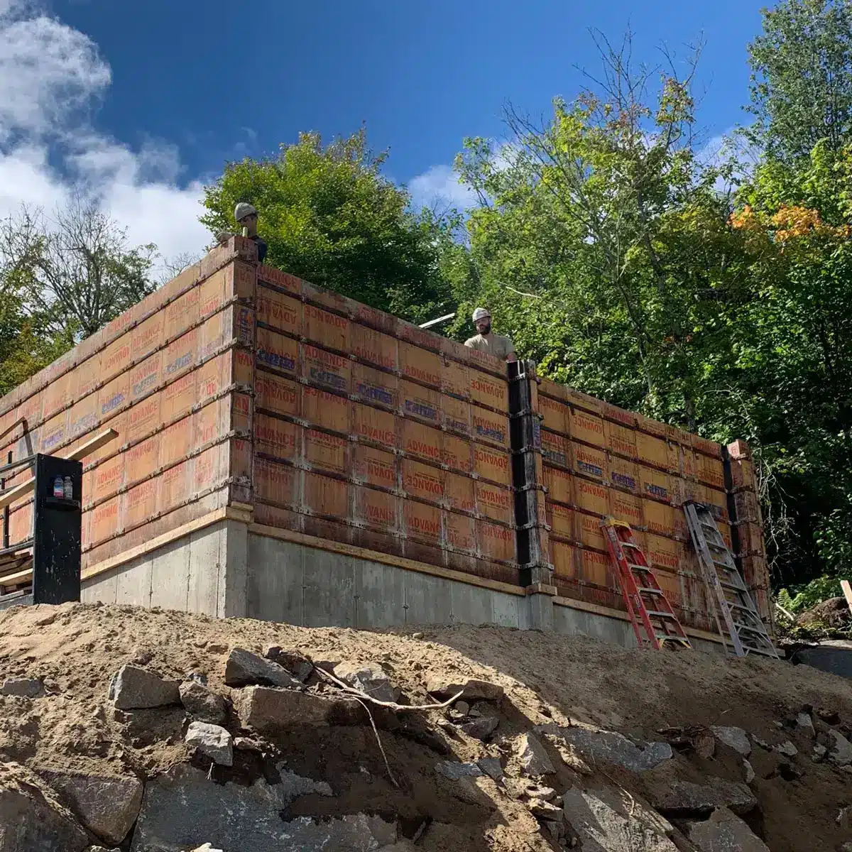 Coffrage de béton sur chantier résidentiel | Coffraco inc.