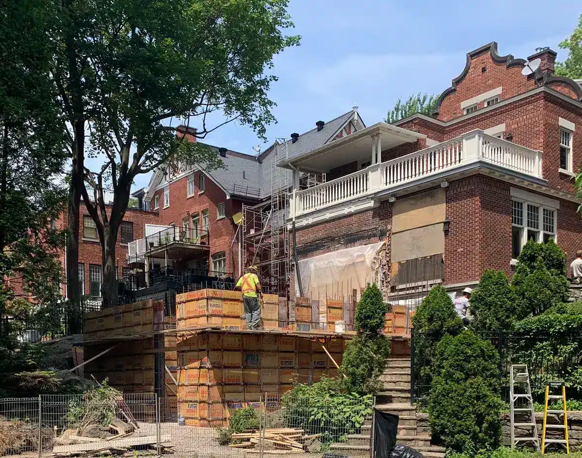 Préparation d'une fondation de béton | Coffraco inc.